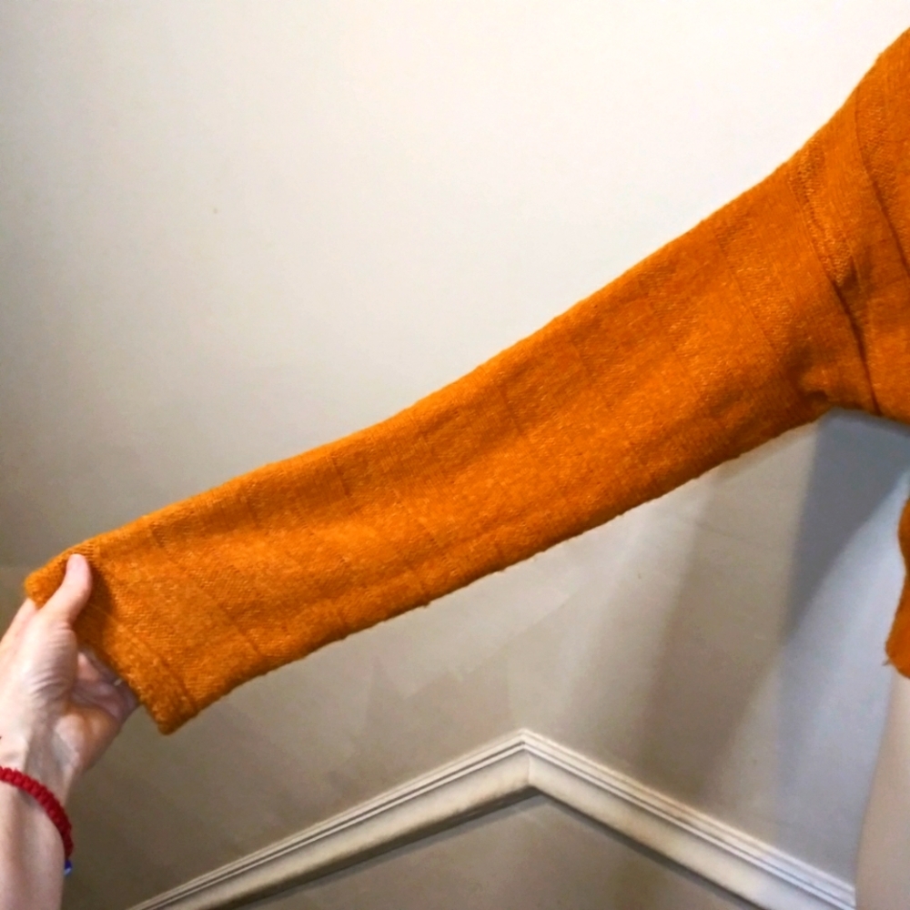 AKIRA Retro 90's Cropped Pumpkin Colored Ribbed Knit Lightweight V-Neck Sweater - Picture 3 of 8